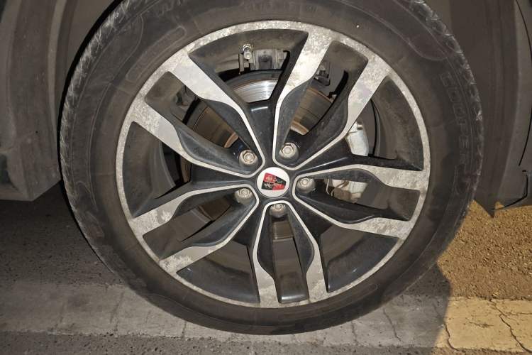 Used Roewe RX5 2016 20T Two-Wheel Drive Automatic Internet Smart Edition Right Front Wheel Hub