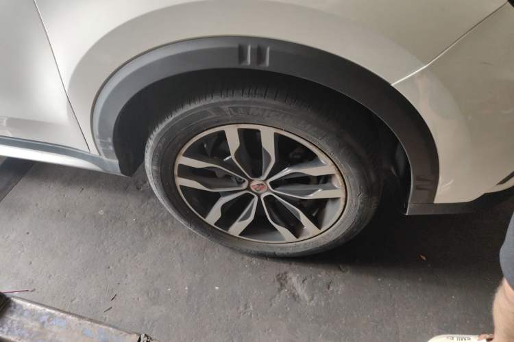Used Roewe RX5 2016 20T Two-Wheel Drive Automatic Internet Smart Edition Right Front Wheel Hub