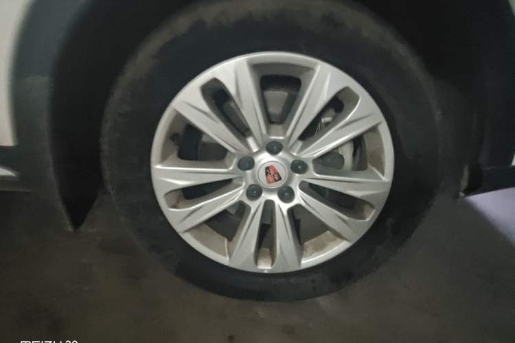 Used Roewe RX5 2016 Revised Version 20T Two-Wheel Drive Manual Transmission Luxury Edition Right Front Wheel Hub