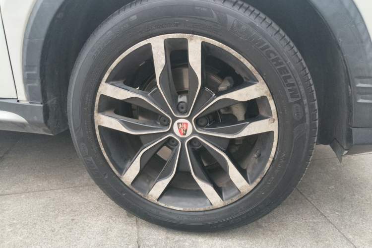 Used Roewe RX5 2016 20T Two-Wheel Drive Automatic Internet Smart Edition Right Front Wheel Hub