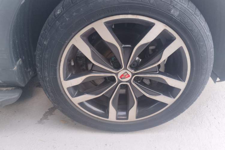 Used Roewe RX5 2016 30T Two-Wheel Drive Automatic Internet Smart Edition Right Front Wheel Hub