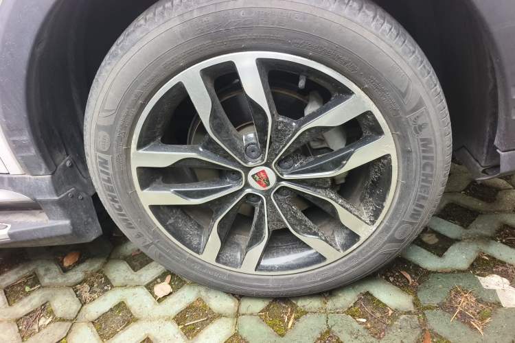 Used Roewe RX5 2016 20T Two-Wheel Drive Automatic Internet Smart Edition Right Front Wheel Hub