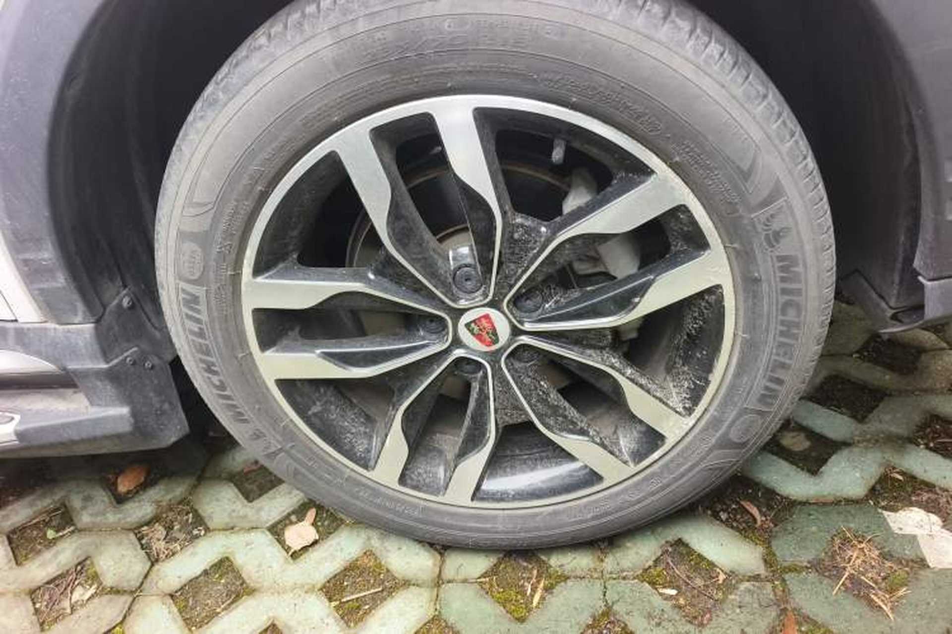 Used Roewe RX5 2016 20T Two-Wheel Drive Automatic Internet Smart Edition Right Front Wheel Hub
