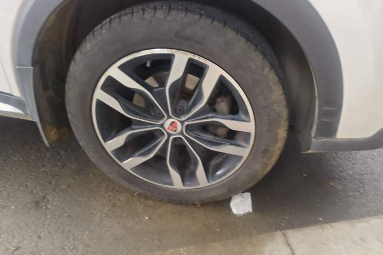 Used Roewe RX5 2016 20T Two-Wheel Drive Automatic Internet Smart Edition Right Front Wheel Hub