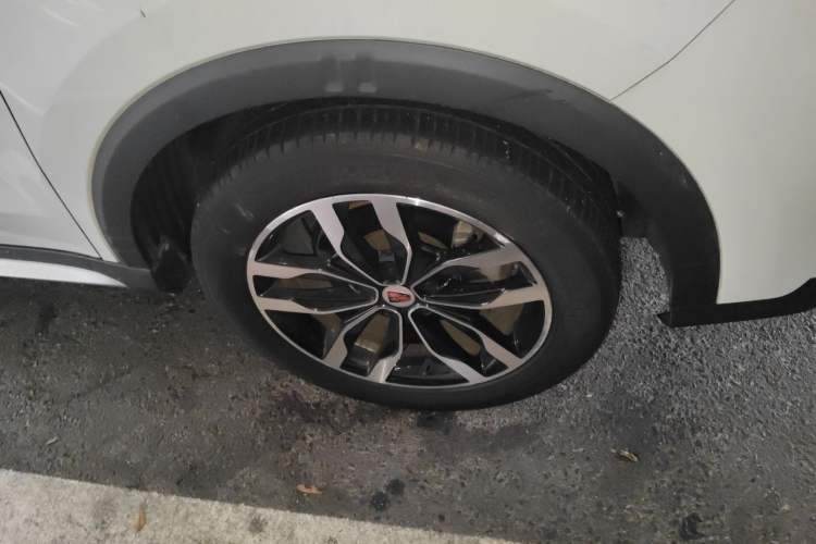 Used Roewe RX5 2016 20T Two-Wheel Drive Automatic Internet Smart Edition Right Front Wheel Hub