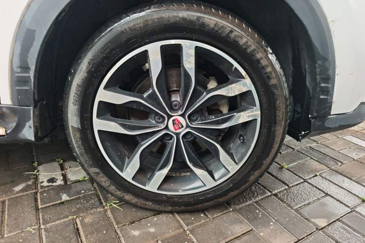 Used Roewe RX5 2016 20T Two-Wheel Drive Automatic Internet Smart Edition Right Front Wheel Hub