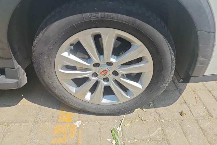 Used Roewe RX5 2016 20T Two-Wheel Drive Manual Flagship Edition Right Front Wheel Hub
