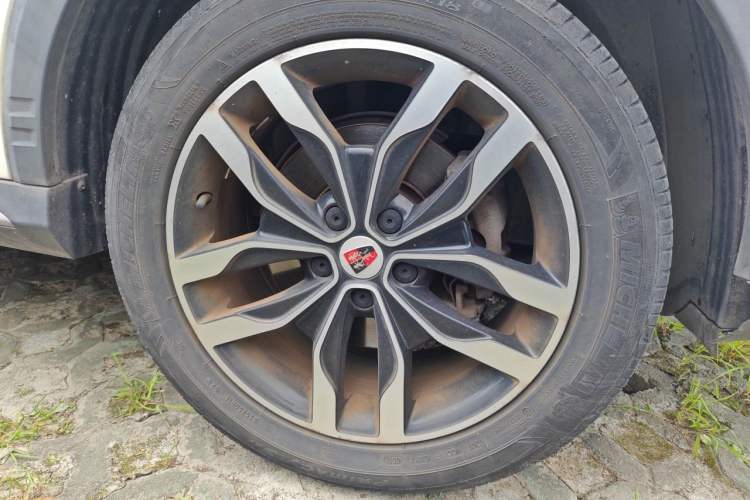 Used Roewe RX5 2016 20T Two-Wheel Drive Automatic Internet Smart Edition Right Front Wheel Hub