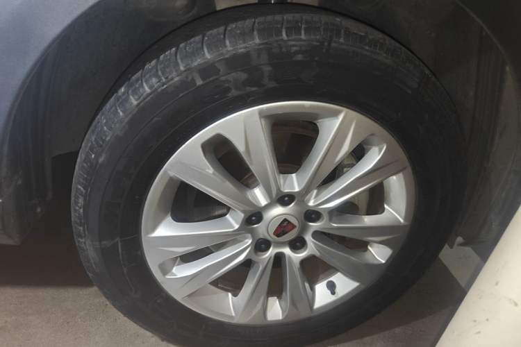 Used Roewe RX5 2016 20T Two-Wheel Drive Automatic Flagship Edition Right Front Wheel Hub