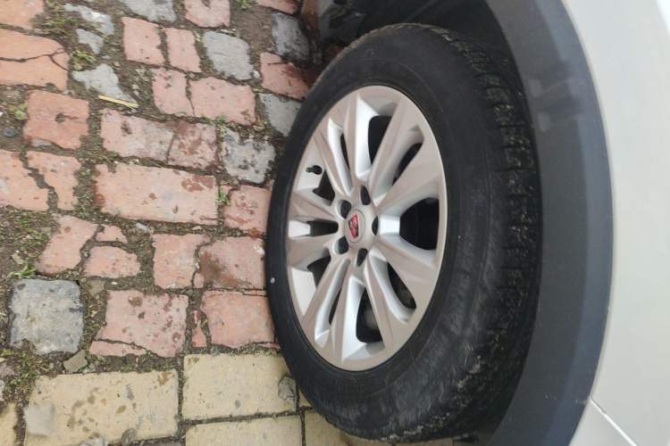 Used Roewe RX5 2016 20T Two-Wheel Drive Manual Flagship Edition Right Front Wheel Hub