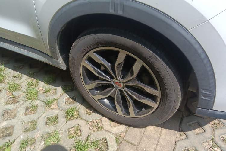 Used Roewe RX5 2016 20T Two-Wheel Drive Automatic Internet Smart Edition Right Front Wheel Hub