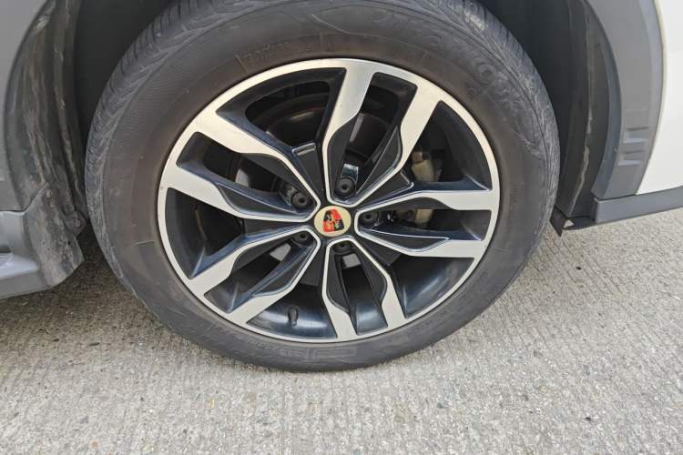 Used Roewe RX5 2016 30T Two-Wheel Drive Automatic Internet Smart Edition Right Front Wheel Hub