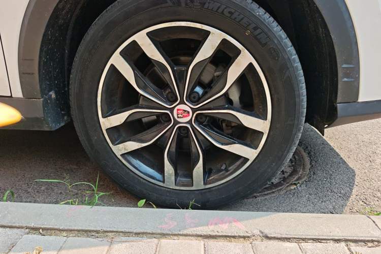 Used Roewe RX5 2016 20T Two-Wheel Drive Manual Transmission Internet Smart Edition Right Front Wheel Hub