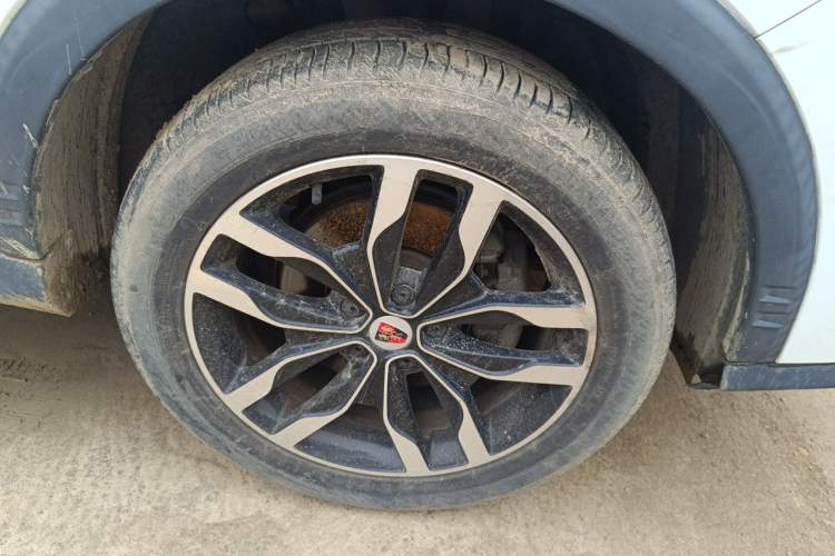 Used Roewe RX5 2016 20T Two-Wheel Drive Automatic Internet Smart Edition Right Front Wheel Hub