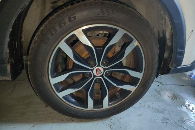 Used Roewe RX5 2016 20T Two-Wheel Drive Automatic Internet Smart Edition Right Front Wheel Hub
