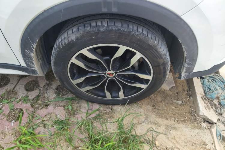 Used Roewe RX5 2016 20T Two-Wheel Drive Automatic Internet Smart Edition Right Front Wheel Hub