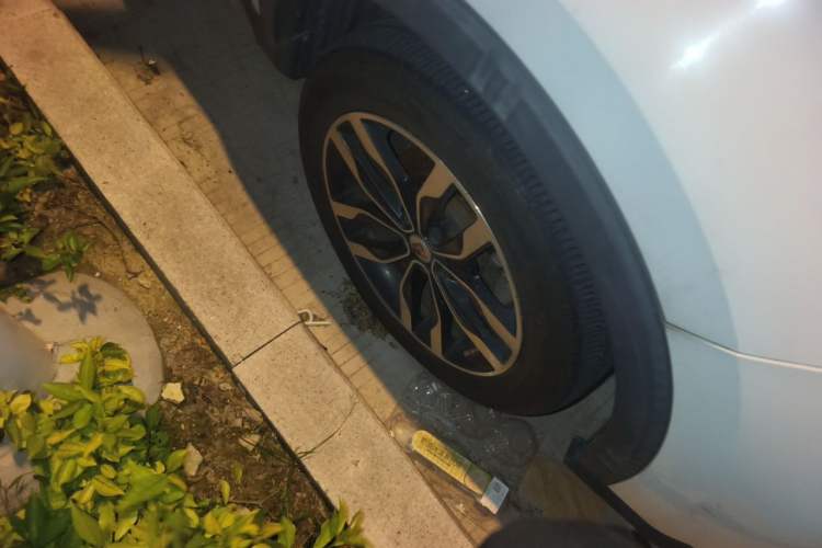 Used Roewe RX5 2016 20T Two-Wheel Drive Automatic Internet Smart Edition Right Front Wheel Hub