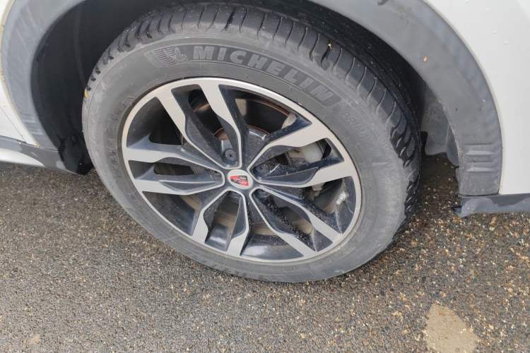 Used Roewe RX5 2016 30T Two-Wheel Drive Automatic Internet Smart Edition Right Front Wheel Hub