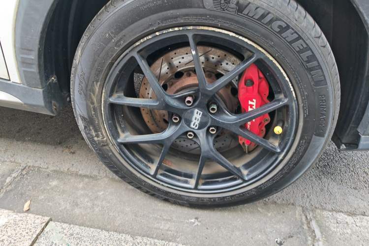Used Roewe RX5 2016 30T Four-Wheel Drive Automatic Internet Smart Luxury Edition Right Front Wheel Hub