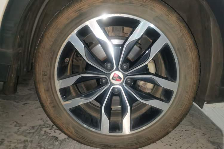 Used Roewe RX5 2016 20T Two-Wheel Drive Automatic Internet Smart Edition Right Front Wheel Hub
