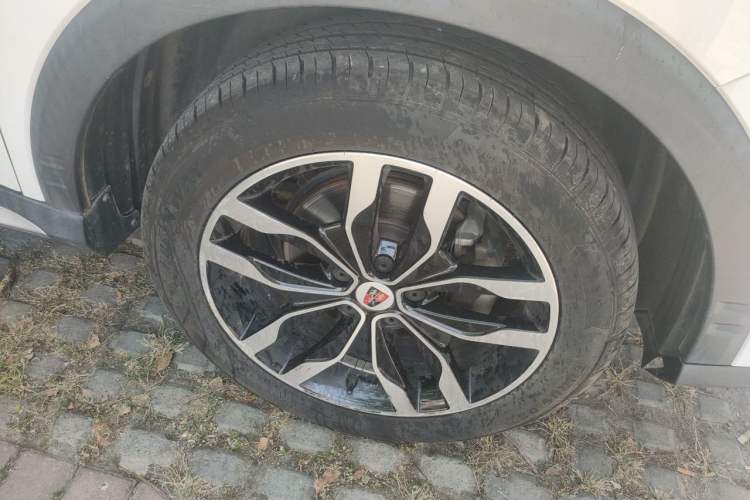 Used Roewe RX5 2016 20T Two-Wheel Drive Automatic Internet Smart Edition Right Front Wheel Hub