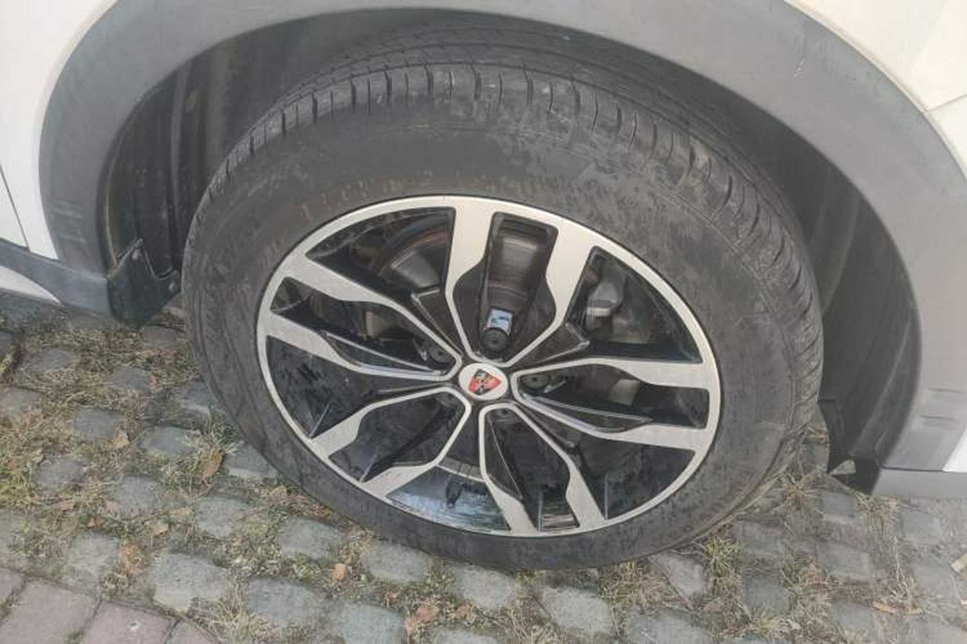 Used Roewe RX5 2016 20T Two-Wheel Drive Automatic Internet Smart Edition Right Front Wheel Hub
