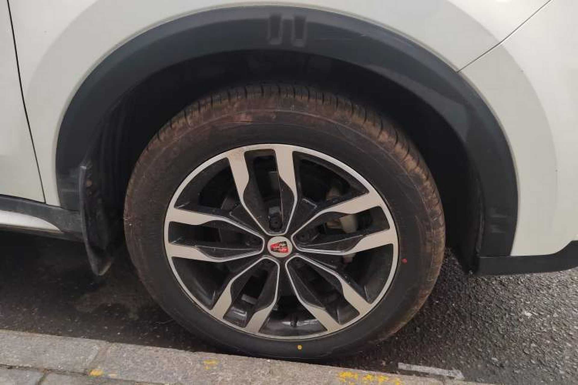 Used Roewe RX5 2016 20T Two-Wheel Drive Automatic Internet Smart Edition Right Front Wheel Hub