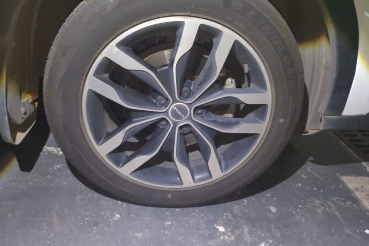Used Roewe RX5 2016 20T Two-Wheel Drive Automatic Internet Smart Edition Right Front Wheel Hub