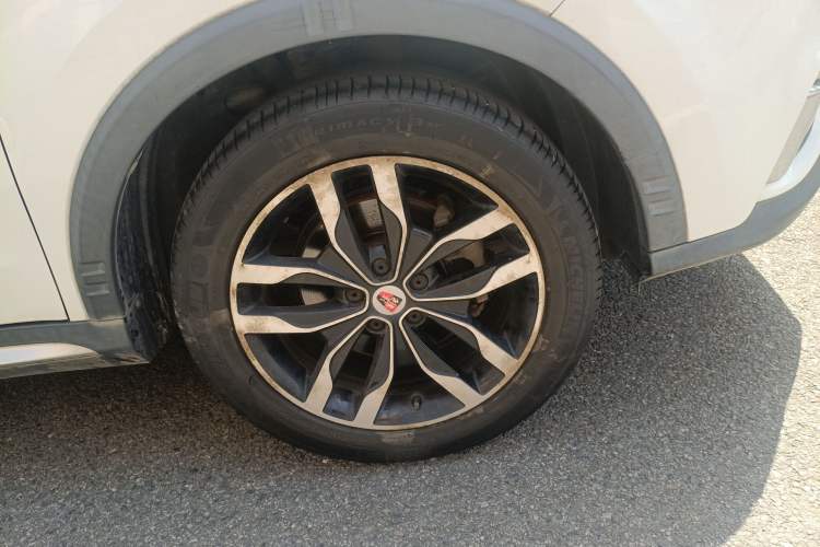 Used Roewe RX5 2016 20T Two-Wheel Drive Automatic Internet Smart Edition Right Front Wheel Hub