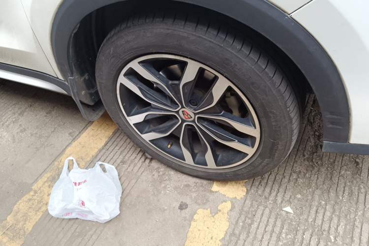 Used Roewe RX5 2016 30T Two-Wheel Drive Automatic Internet Smart Edition Right Front Wheel Hub