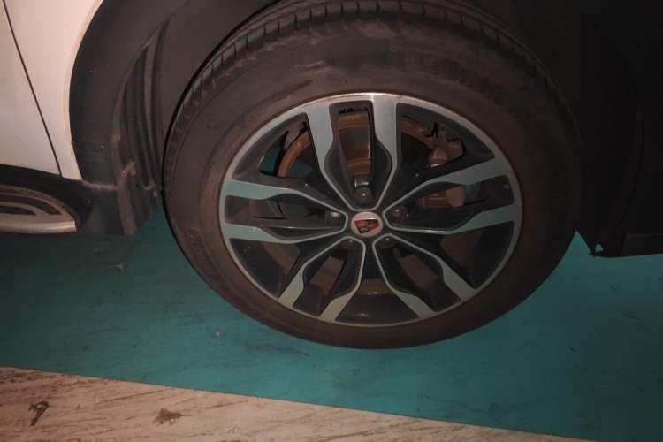 Used Roewe RX5 2016 20T Two-Wheel Drive Automatic Internet Smart Edition Right Front Wheel Hub