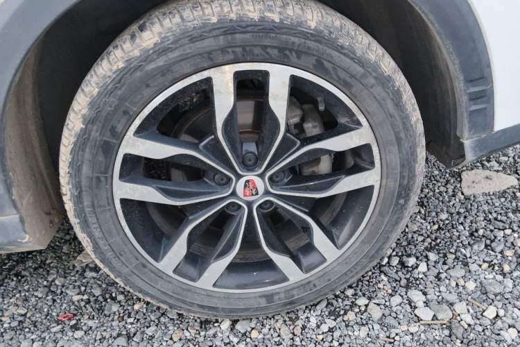 Used Roewe RX5 2016 20T Two-Wheel Drive Automatic Internet Smart Edition Right Front Wheel Hub