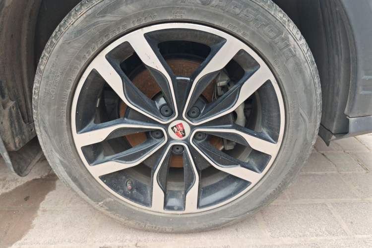 Used Roewe RX5 2016 20T Two-Wheel Drive Automatic Internet Smart Edition Right Front Wheel Hub