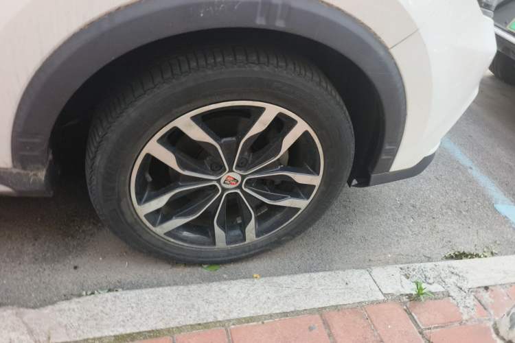 Used Roewe RX5 2016 30T Two-Wheel Drive Automatic Internet Smart Edition Right Front Wheel Hub