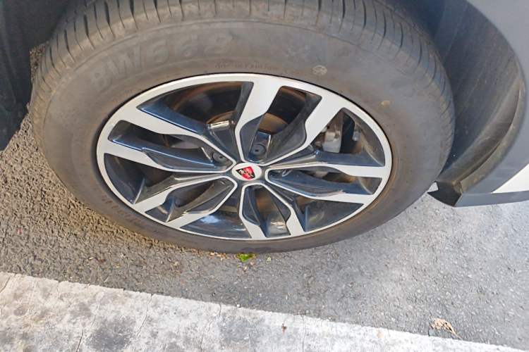 Used Roewe RX5 2016 30T Two-Wheel Drive Automatic Internet Smart Edition Right Front Wheel Hub