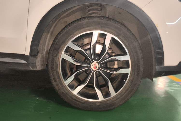 Used Roewe RX5 2016 20T Two-Wheel Drive Automatic Internet Smart Edition Right Front Wheel Hub