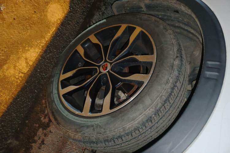 Used Roewe RX5 2016 20T Two-Wheel Drive Automatic Internet Smart Edition Right Front Wheel Hub