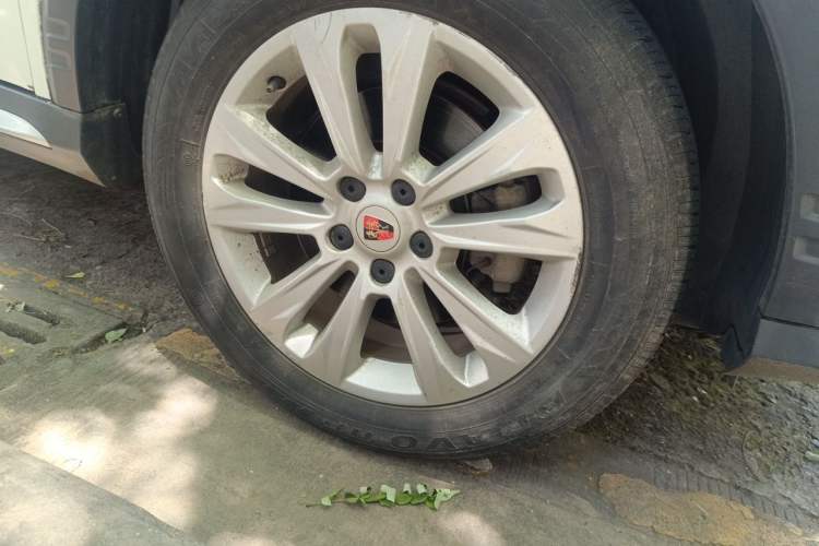 Used Roewe RX5 2016 20T Two-Wheel Drive Automatic Flagship Edition Right Front Wheel Hub