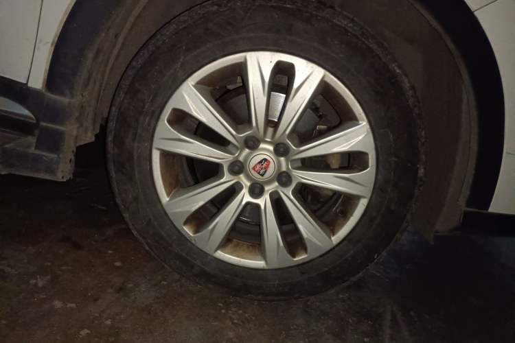 Used Roewe RX5 2016 20T Two-Wheel Drive Manual Flagship Edition Right Front Wheel Hub