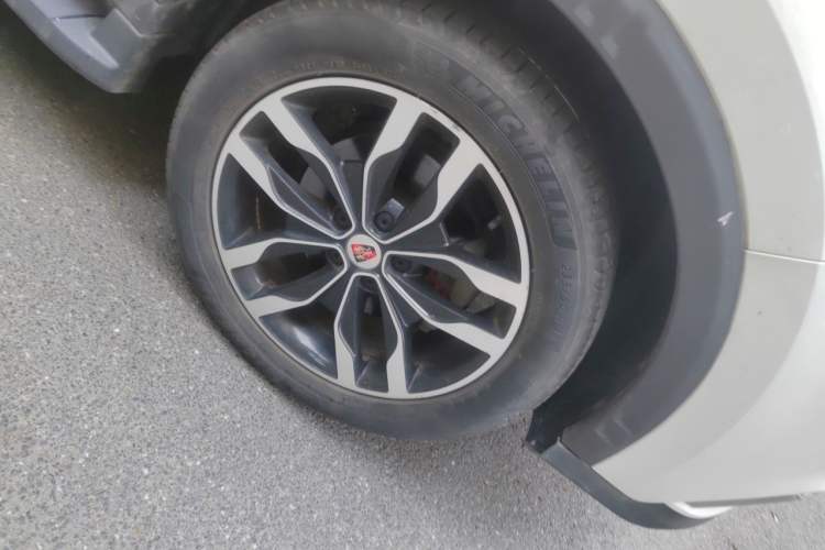 Used Roewe RX5 2016 20T Two-Wheel Drive Automatic Internet Smart Edition Right Front Wheel Hub