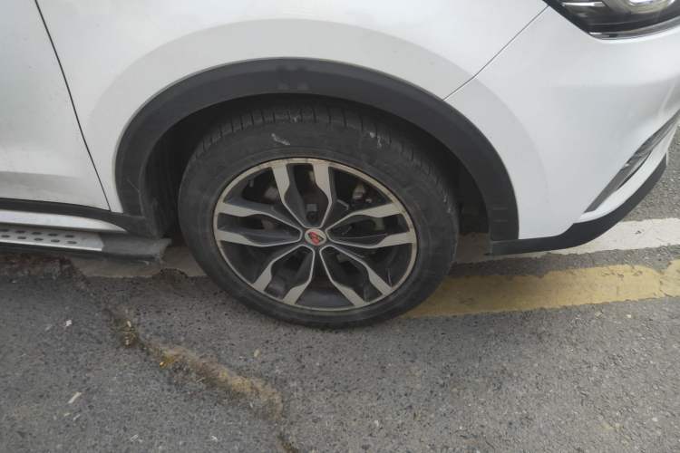 Used Roewe RX5 2016 30T Two-Wheel Drive Automatic Internet Smart Edition Right Front Wheel Hub