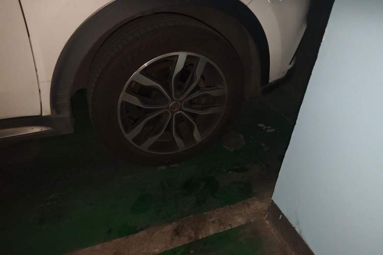 Used Roewe RX5 2016 20T Two-Wheel Drive Automatic Internet Smart Edition Right Front Wheel Hub