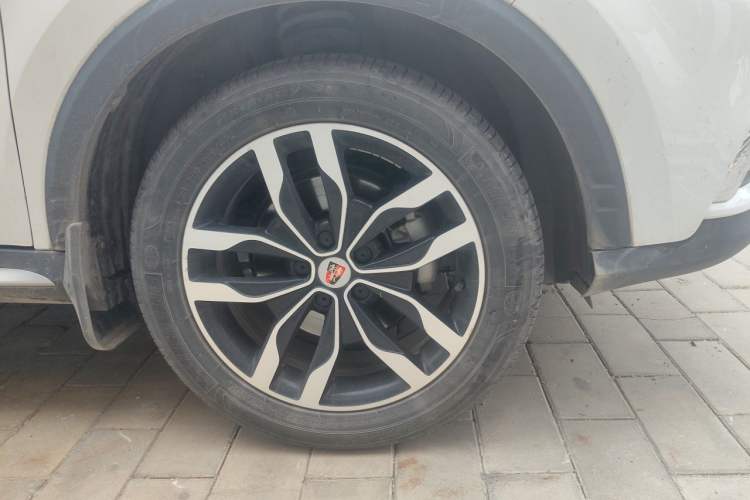 Used Roewe RX5 2016 20T Two-Wheel Drive Manual Transmission Internet Smart Edition Right Front Wheel Hub