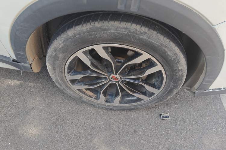 Used Roewe RX5 2016 20T Two-Wheel Drive Automatic Internet Smart Edition Right Front Wheel Hub