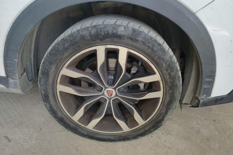Used Roewe RX5 2016 20T Two-Wheel Drive Automatic Internet Smart Edition Right Front Wheel Hub