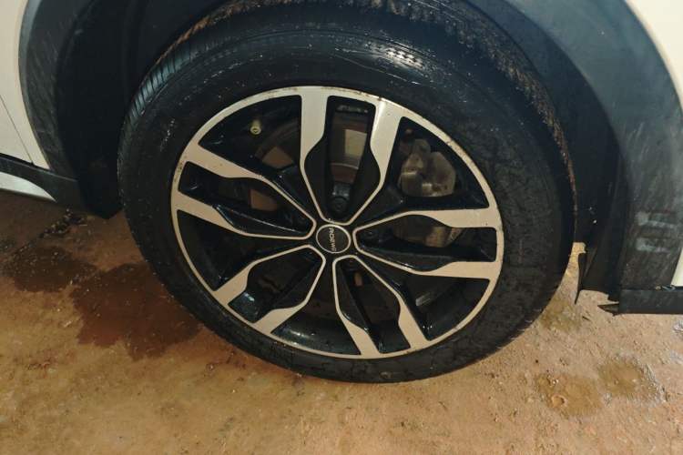 Used Roewe RX5 2016 20T Two-Wheel Drive Manual Transmission Internet Smart Edition Right Front Wheel Hub