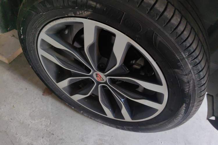 Used Roewe RX5 2016 20T Two-Wheel Drive Automatic Internet Smart Edition Right Front Wheel Hub