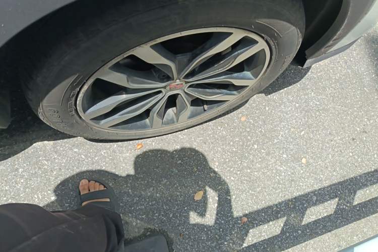 Used Roewe RX5 2016 20T Two-Wheel Drive Automatic Internet Smart Edition Right Front Wheel Hub
