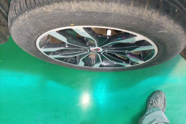 Used Roewe RX5 2016 30T Two-Wheel Drive Automatic Internet Smart Edition Right Front Wheel Hub