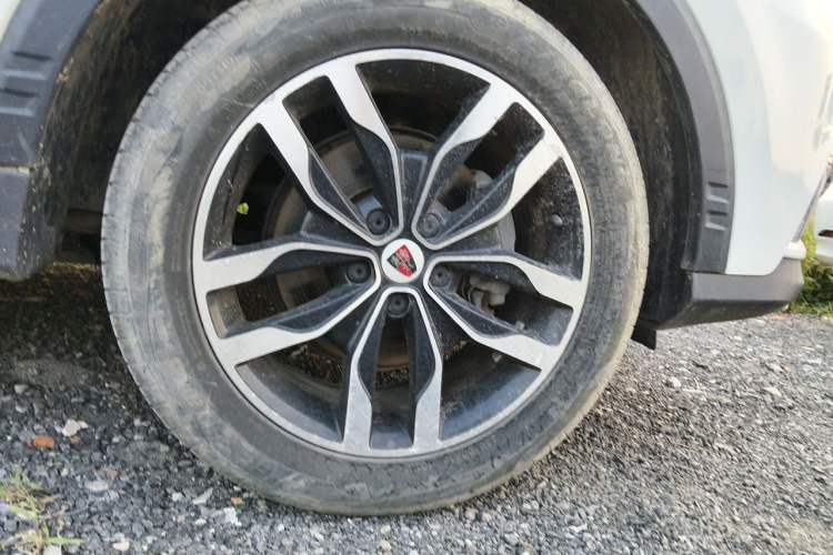 Used Roewe RX5 2016 30T Two-Wheel Drive Automatic Internet Smart Edition Right Front Wheel Hub